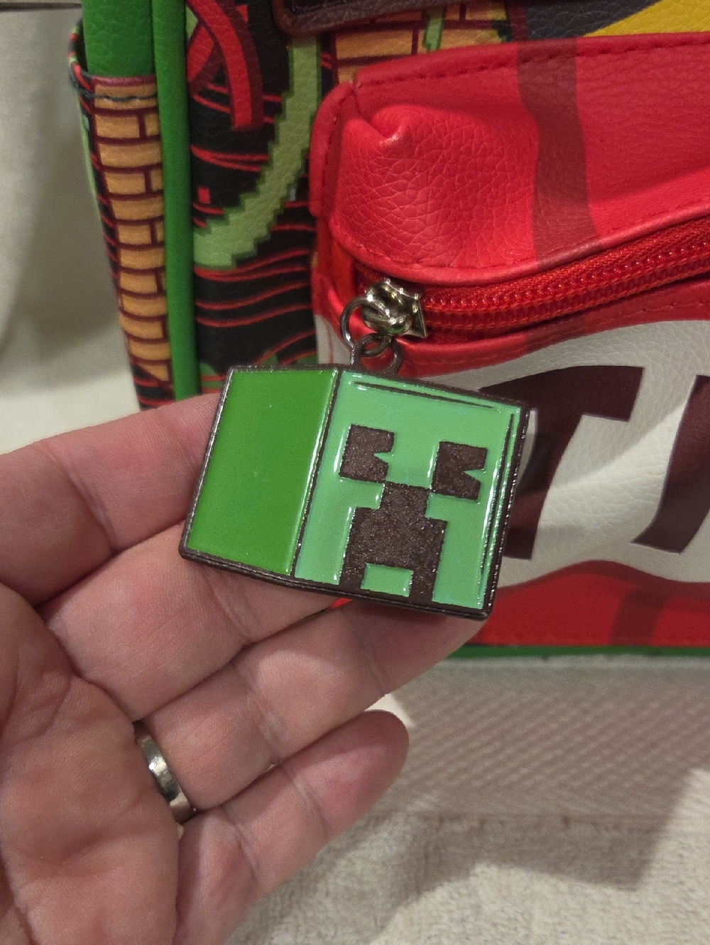 MINECRAFT EXPLOSION BACKPACK - Picture 2 of 7